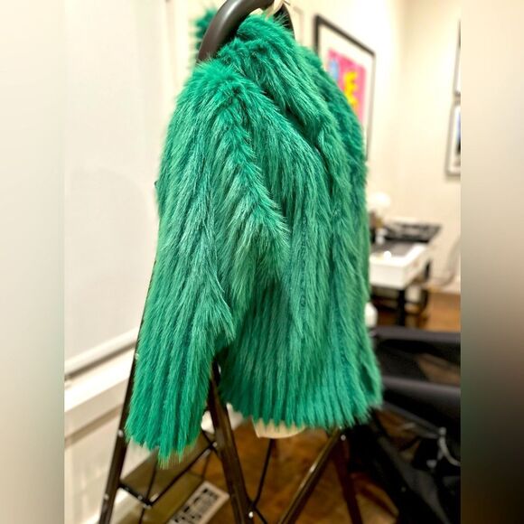 Lala Parker THE TWILA textured faux fur hooded jacket in Columbian Emerald - Picture 8 of 10